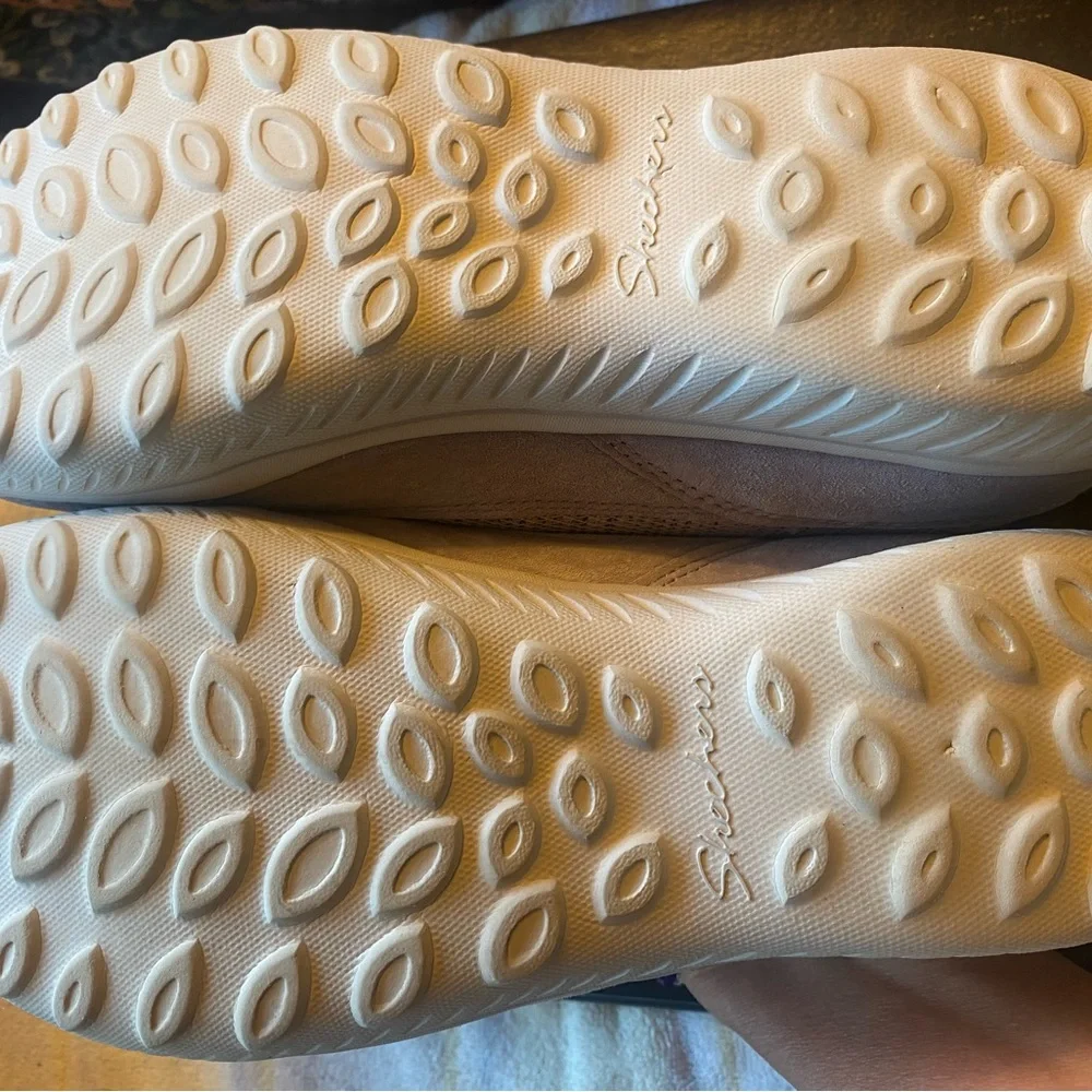 Skechers 9 Air-cooling memory foam classic fit  Slip-On Lavender fabric & suede - Picture 4 of 5